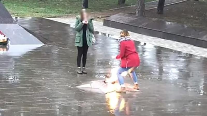 У Росії школярки станцювали Gangnam Style біля "Вічного вогню" У Росії школярки станцювали Gangnam Style біля "Вічного вогню"