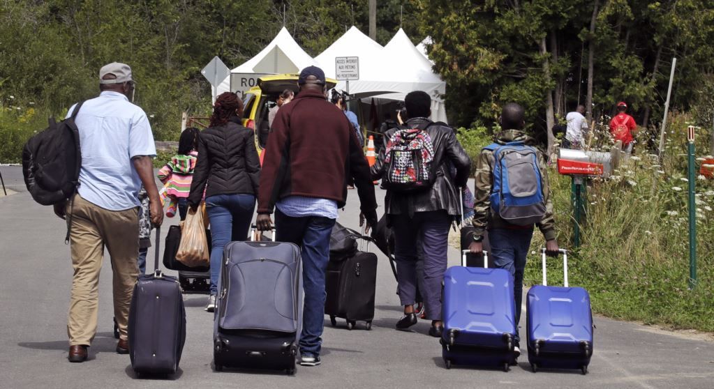 У США скасували заборону на в'їзд біженців з понад десятка країн У США скасували заборону на в'їзд біженців з понад десятка країн