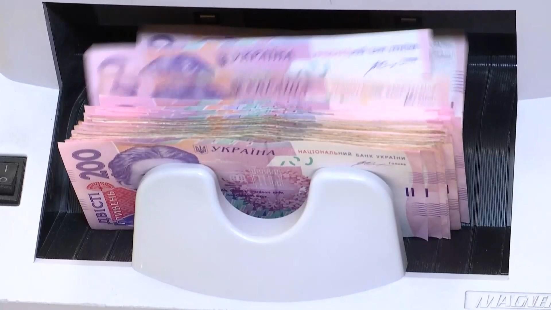 Як державним службовцям нараховують захмарні зарплати Як державним службовцям нараховують захмарні зарплати