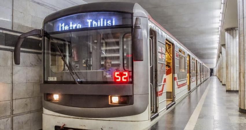 В метро Тбілісі обвалилась стеля: є постраждалі - відео В метро Тбілісі обвалилась стеля: є постраждалі - відео