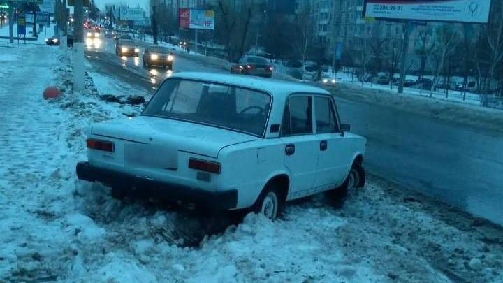 На Київщині двоє неповнолітніх за ніч викрали дві автівки