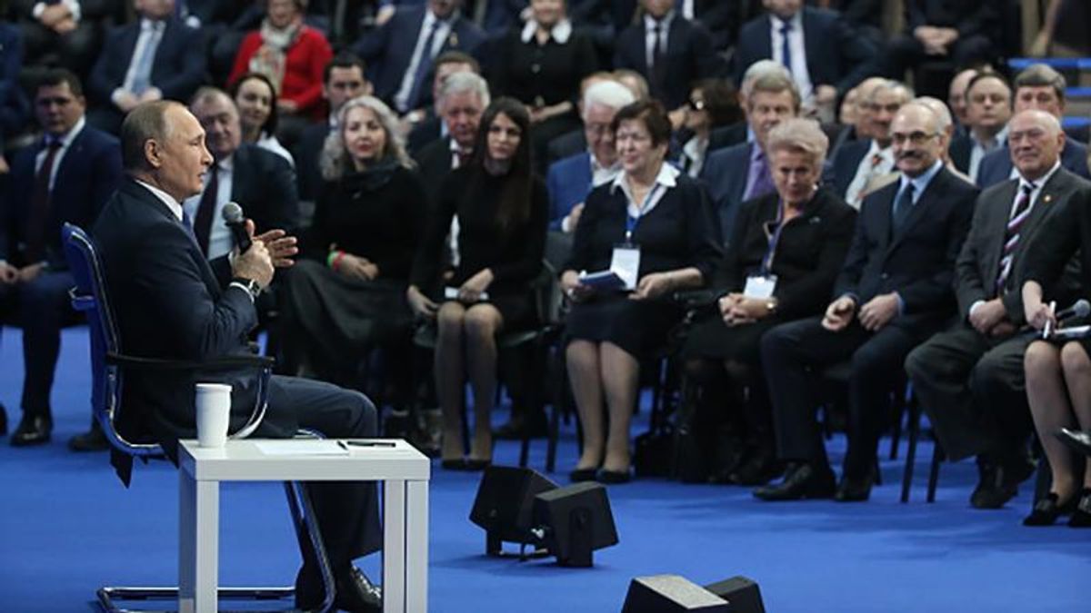 Путин пошутил про "кремлевский список": появилось видео