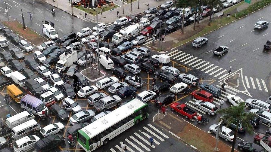 Чергова аварія за участі автобуса у Москві: постраждало 12 людей Чергова аварія за участі автобуса у Москві: постраждало 12 людей