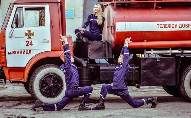 Вінницькі рятувальники показали, як займаються йогою (фото) Вінницькі рятувальники показали, як займаються йогою (фото)