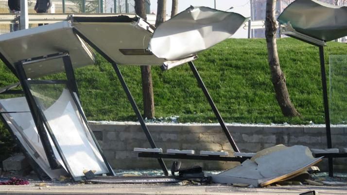 Автобус вылетел на остановку общественного транспорта в Стамбуле: есть погибшие Автобус вылетел на остановку общественного транспорта в Стамбуле: есть погибшие