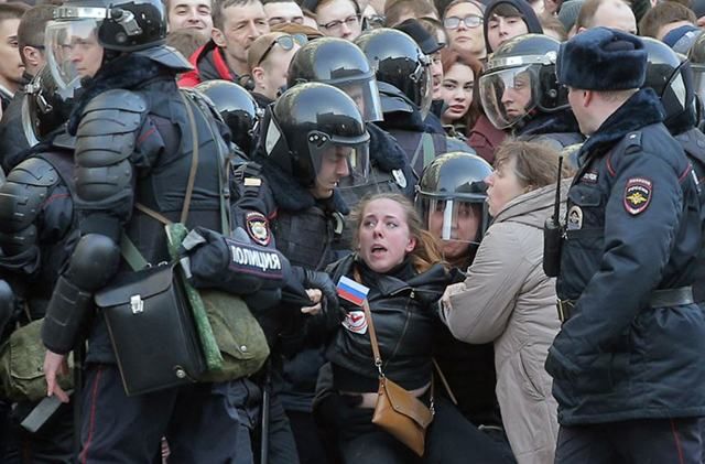 Минобороны России опрашивает военных, готовы ли они подавлять митинги Минобороны России опрашивает военных, готовы ли они подавлять митинги