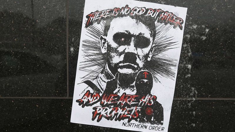 Вандалы расписали нацистской символикой мечеть в Канаде Вандалы расписали нацистской символикой мечеть в Канаде