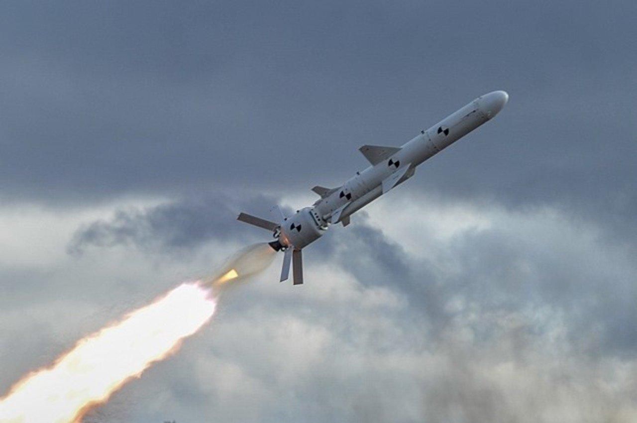 Стало відомо, коли Україна отримає вітчизняну крилату ракету