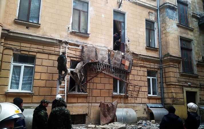 У центрі Одеси обвалилось два балкони: промовисті фото