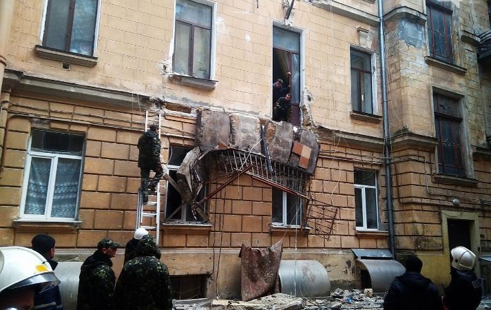 В центре Одессы обвалились два балкона: красноречивые фото