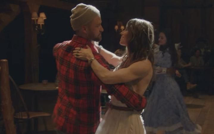 Джастін Тімберлейк у новому кліпі романтично потанцював зі своєю дружиною: відео