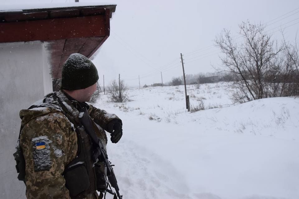 Як виглядає звільнена від бойовиків Новоолександрівка: фото з місця подій від військових