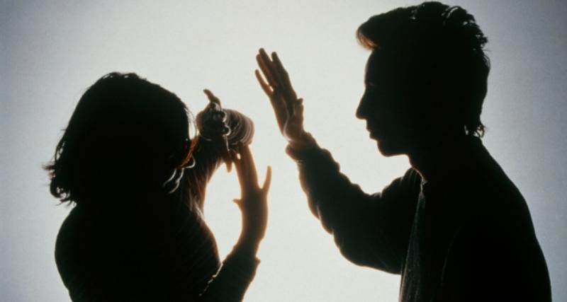 Жертви домашнього насилля: в яких умовах виживають кризові центри для жінок
Жертви домашнього насилля: в яких умовах виживають кризові центри для жінок