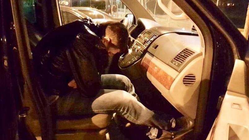 Советник главы комитета ВР устроил пьяный дебош в Киеве, – СМИ Советник главы комитета ВР устроил пьяный дебош в Киеве, – СМИ