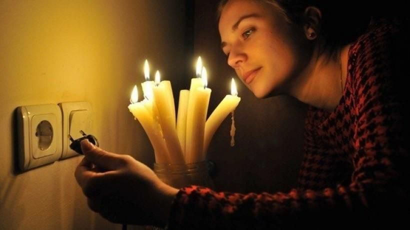 Через сильну зливу і вітер на Волині 20 сіл залишилися без струму
Через сильну зливу і вітер на Волині 20 сіл залишилися без струму