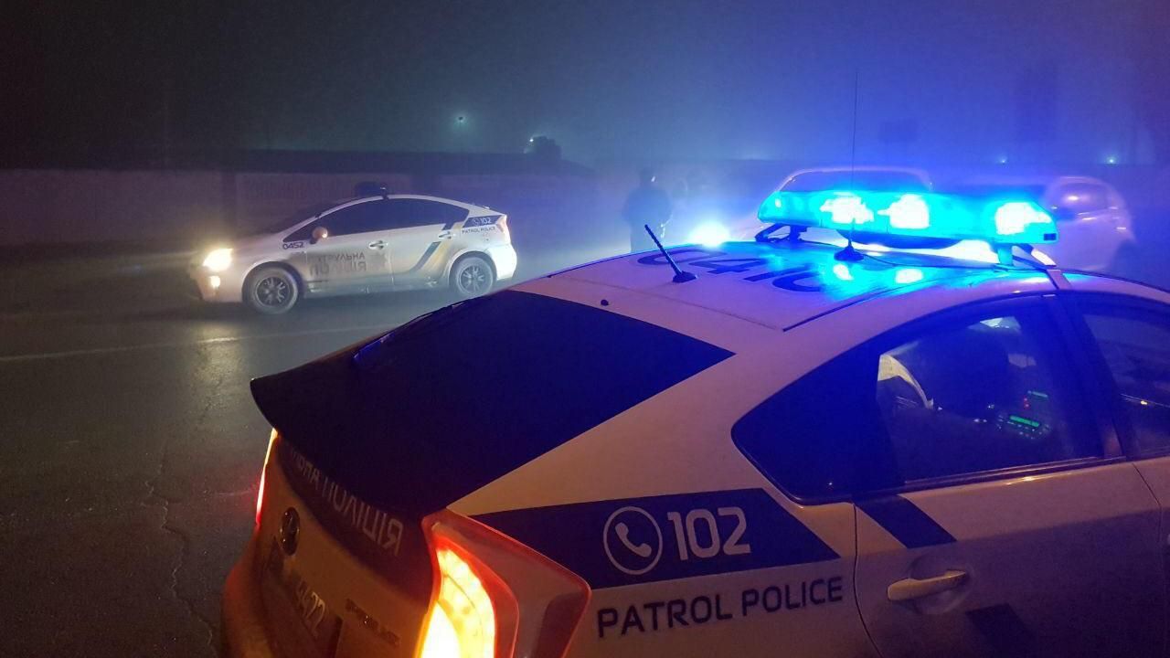 Поблизу Миколаєва сталася аварія: один з водіїв відкрив вогонь (фото та відео) Поблизу Миколаєва сталася аварія: один з водіїв відкрив вогонь (фото та відео)