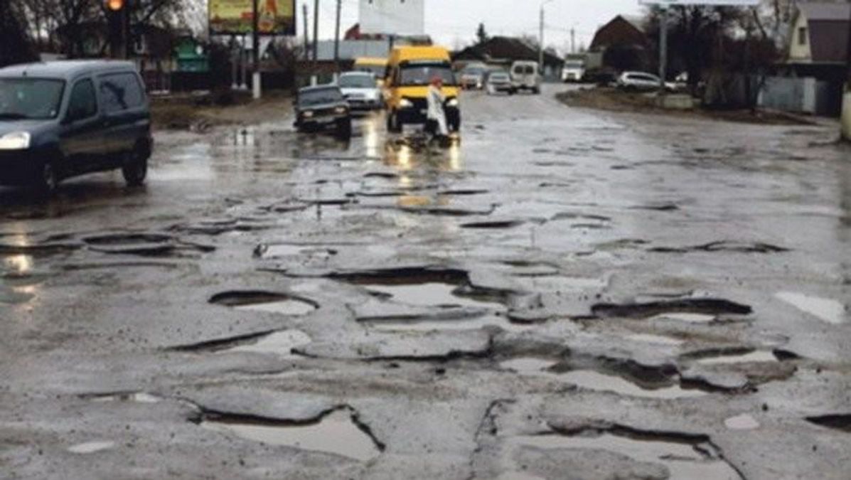 В Дніпрі через неякісний ремонт доріг обіцяють компенсацію автомобілістам