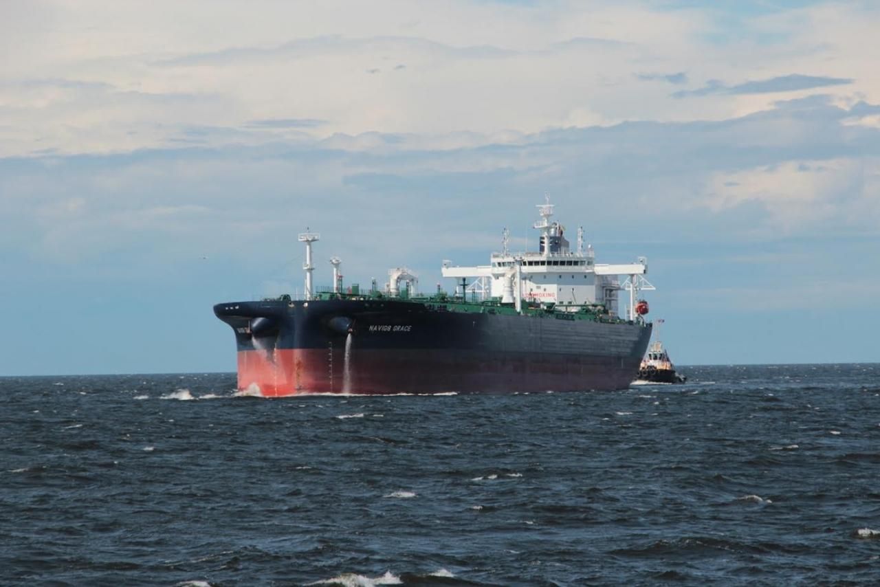 У берегов Бенина пропал танкер с 22 моряками