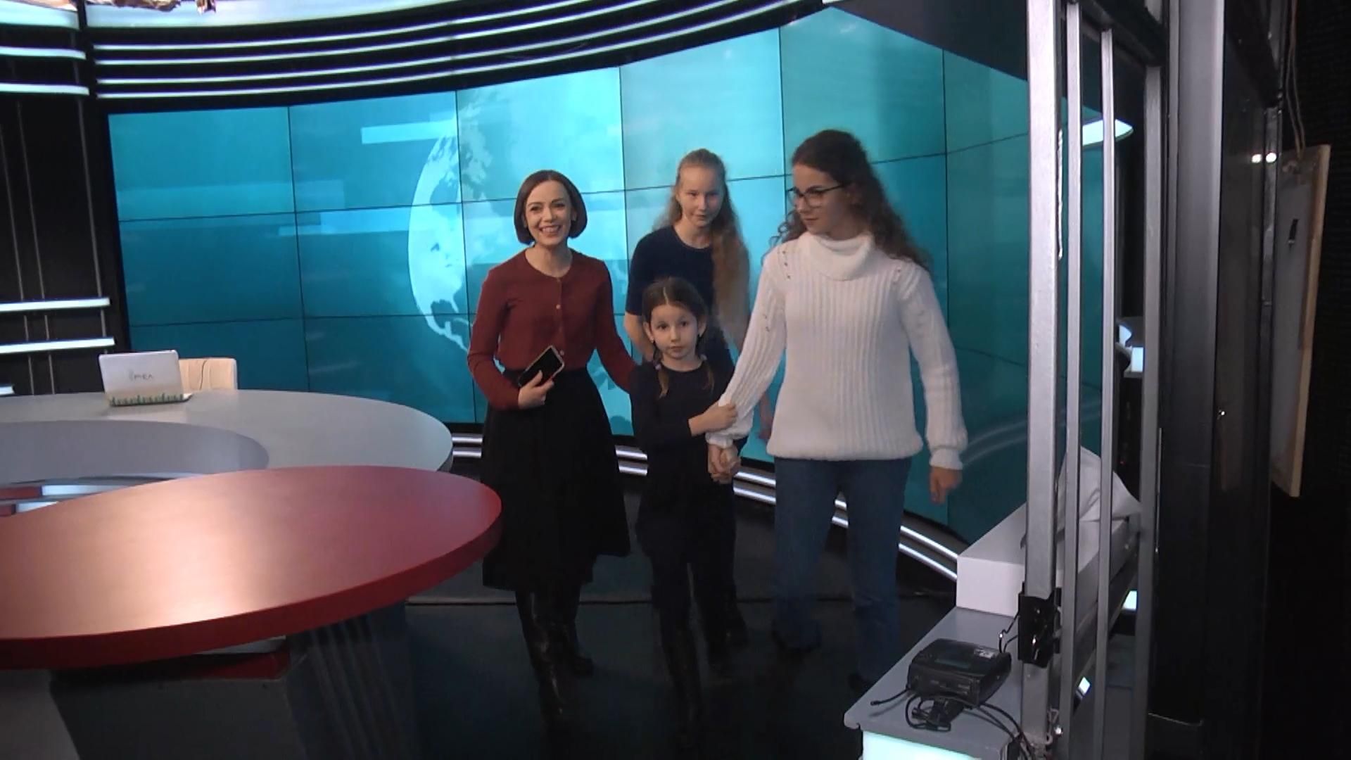 Ведущая 24 Канала показала, что происходит за кулисами эфира: эксклюзивное видео Ведущая 24 Канала показала, что происходит за кулисами эфира: эксклюзивное видео