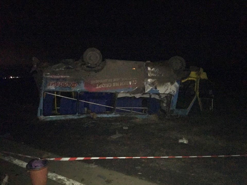 На Херсонщині вантажівка врізалася в автобус, є постраждалі