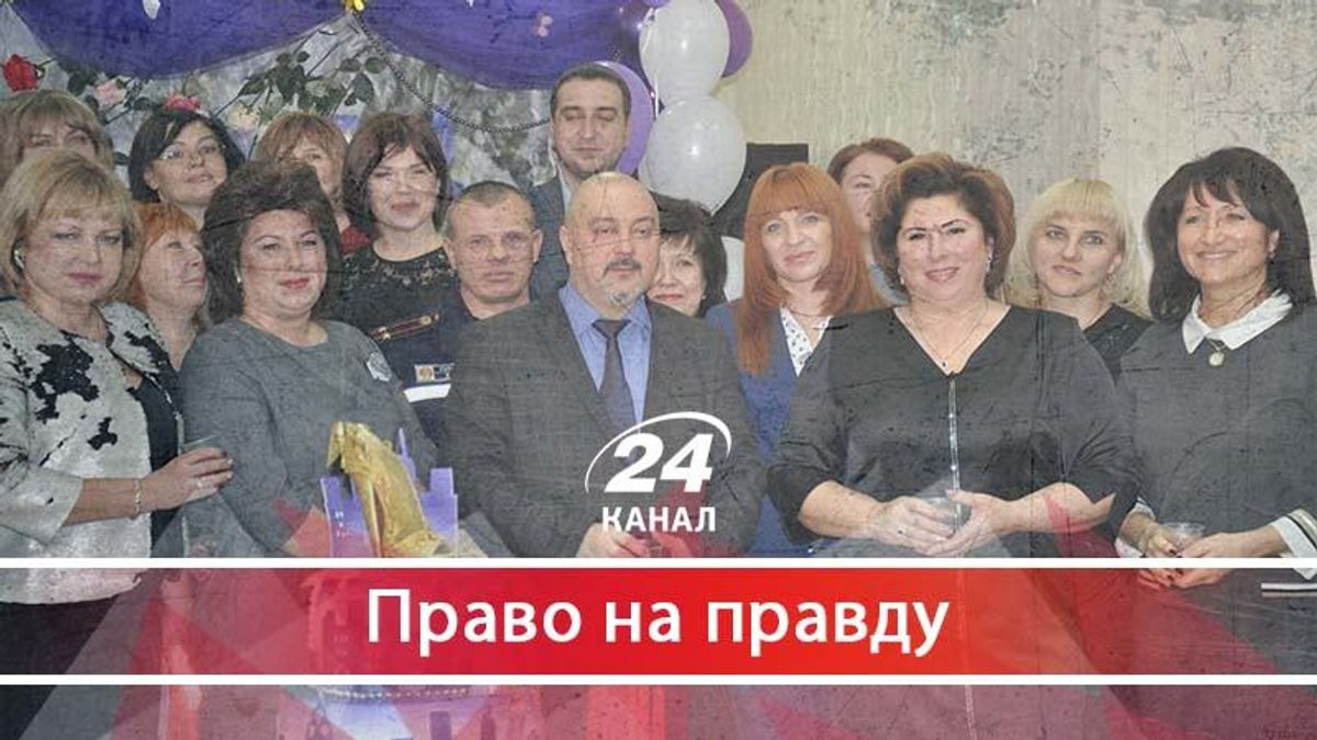 Знахабнілі українські феодали, або чорна ікра та "золотий злиток" кожного українця
- 5 февраля 2018 - Телеканал новостей 24 Знахабнілі українські феодали, або чорна ікра та "золотий злиток" кожного українця
- 5 февраля 2018 - Телеканал новостей 24