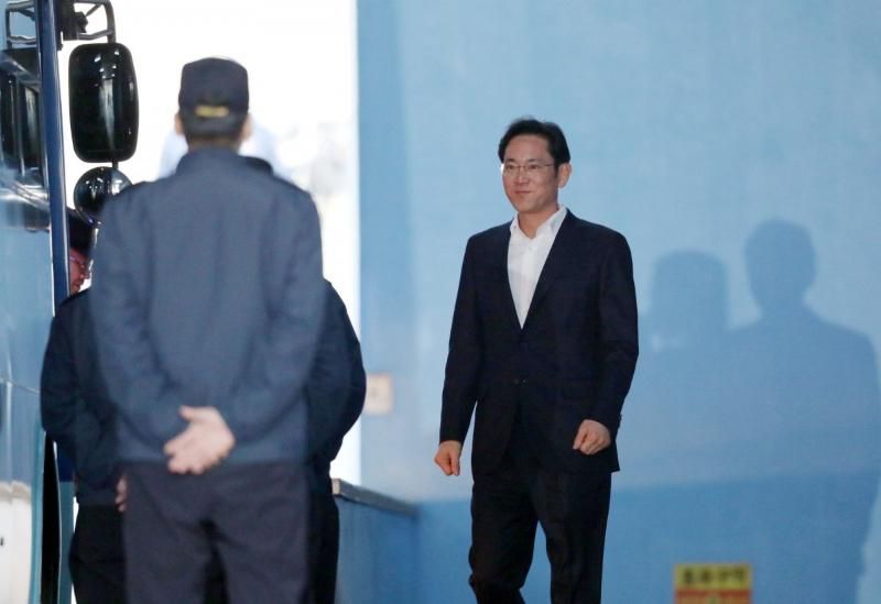 Фактический глава Samsung вышел из тюрьмы через 1 год заключения вместо положенных 5