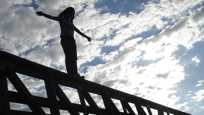 Дівчина стрибнула з моста в Івано-Франківську 
