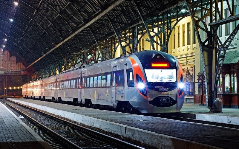 До 8 березня "Укрзалізниця" призначила 9 додаткових поїздів: перелік