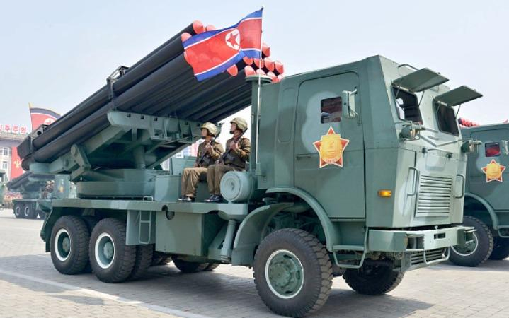 За день до старта Олимпиады-2018 в КНДР побрязкали военной техникой