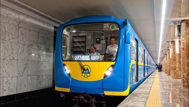 У Києві станцію метро Петрівка перейменували на Почайна