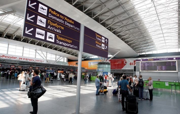 В аеропорту "Київ" побились пасажири – не поділили літак В аеропорту "Київ" побились пасажири – не поділили літак