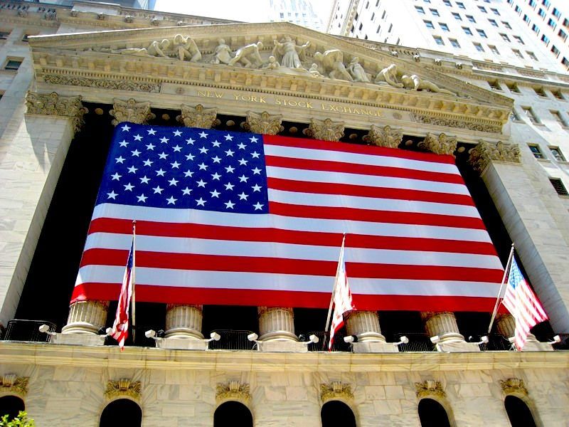 Фондовый рынок США обвалился второй раз за неделю: индекс Dow Jones упал более чем на 1000 пунктов
