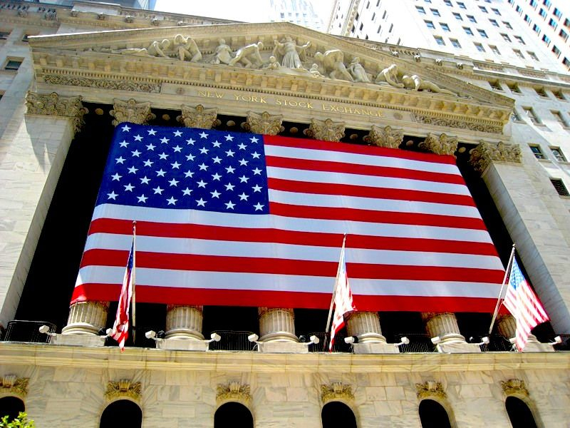 Фондовый рынок США обвалился второй раз за неделю: индекс Dow Jones упал более чем на 1000 пунктов
