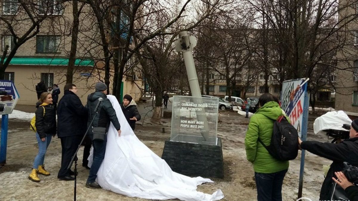 У Краматорську відкрили пам'ятний знак загиблим унаслідок обстрілів