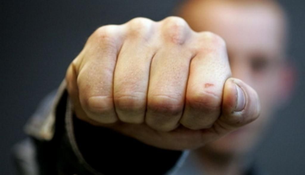 У Києві на заправці побилися водії: відео У Києві на заправці побилися водії: відео