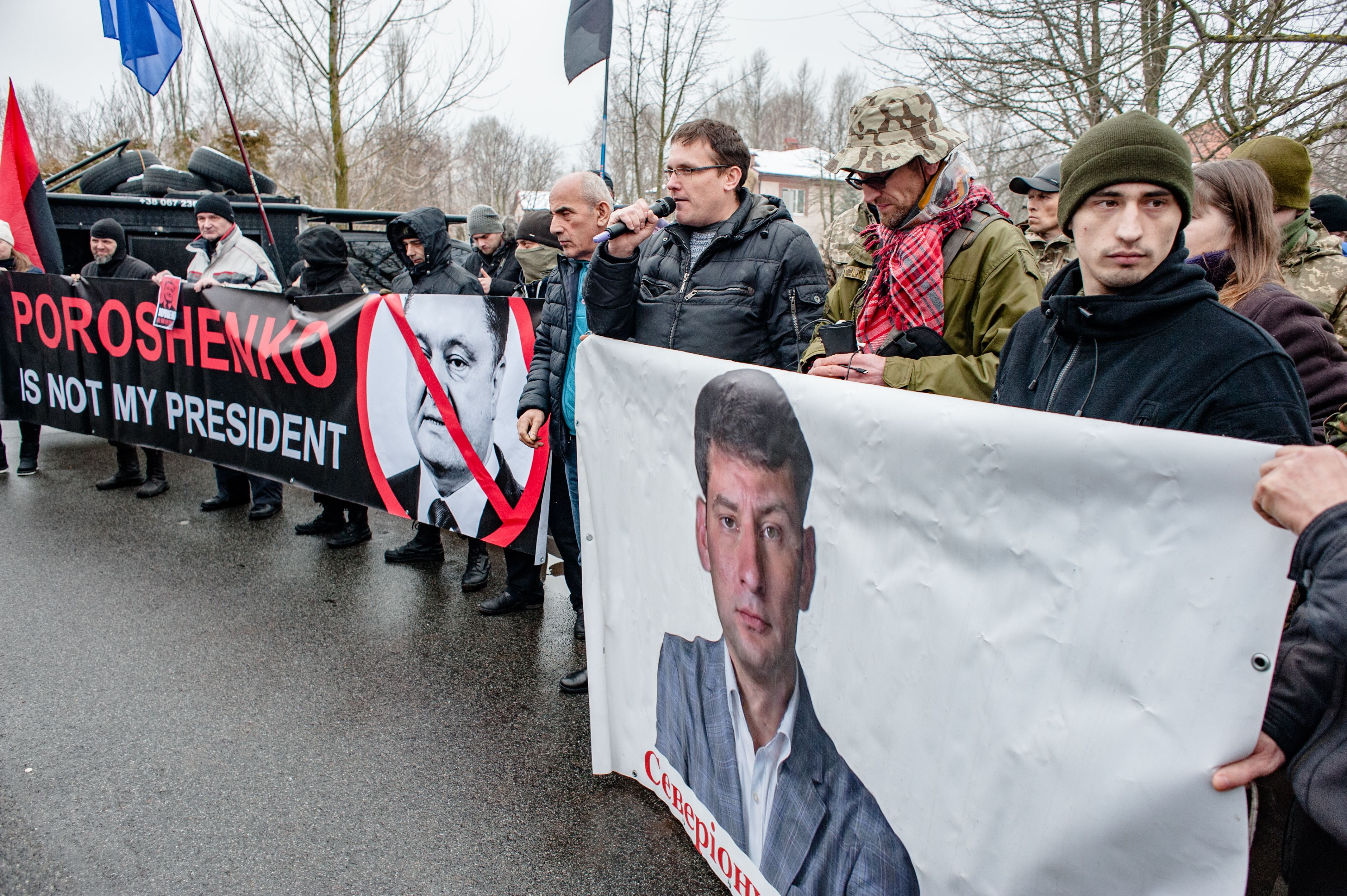 Сторонники Саакашвили провели акцию под резиденцией Порошенко