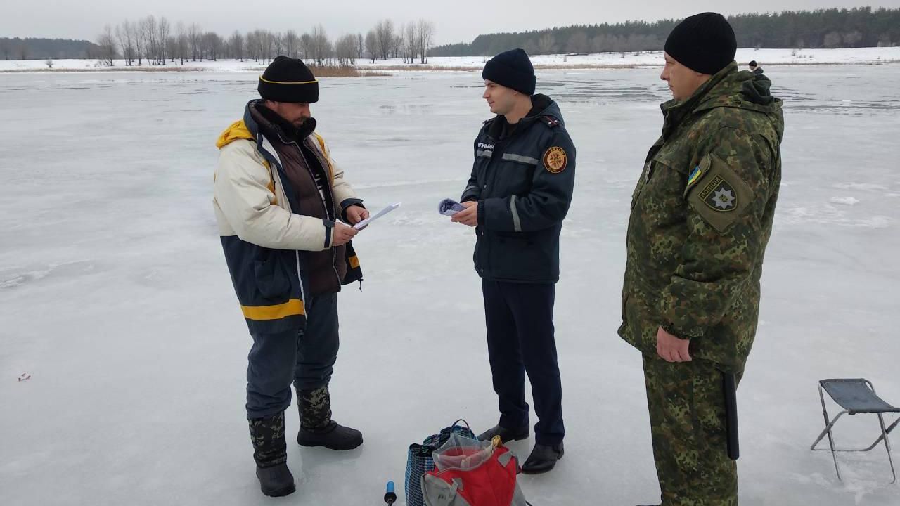 Рятувальники озвучили кількість загиблих через тонкий лід на водоймах Рятувальники озвучили кількість загиблих через тонкий лід на водоймах