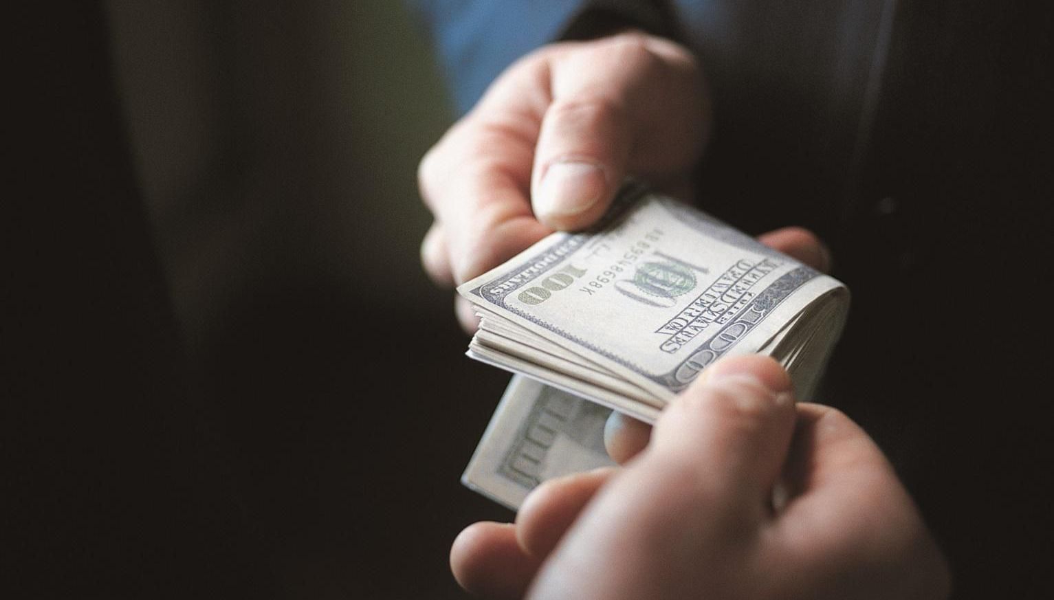 Полицейский в Запорожье требовал деньги за возвращение автомобиля Полицейский в Запорожье требовал деньги за возвращение автомобиля