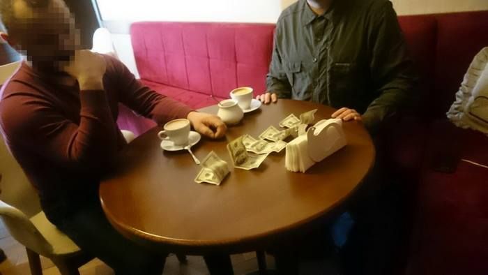 На Ровенщине задержали на взятке "янтарного мафиози" На Ровенщине задержали на взятке "янтарного мафиози"