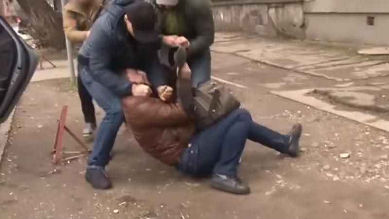 В Криму затримали "українського шпигуна": з'явилось відео В Криму затримали "українського шпигуна": з'явилось відео