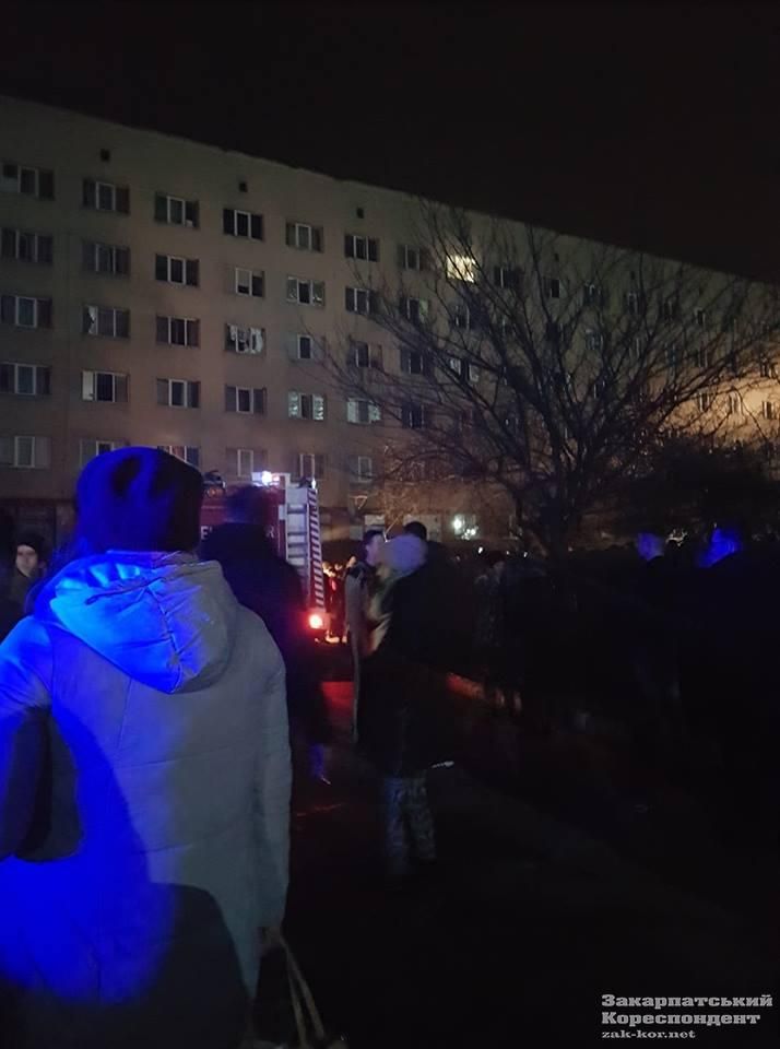 В Ужгороде эвакуировали 300 студентов из-за пожара в общежитии