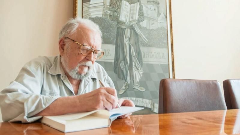 В Киеве проводят в последний путь ученого и философа Мирослава Поповича
