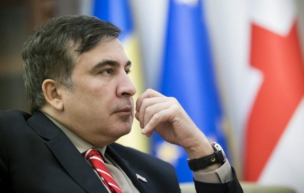 Украинские власти ограничились полумерами, – Le Monde о выдворении Саакашвили