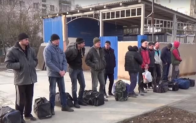 Окупанти з Криму депортували до Росії 23 українців, які ремонтували дитсадок