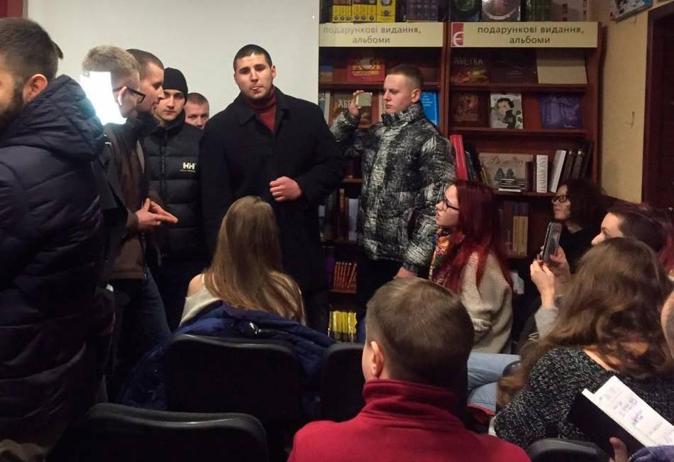 В Харькове радикалы сорвали лекцию-дискуссию об ЛГБТ-движении