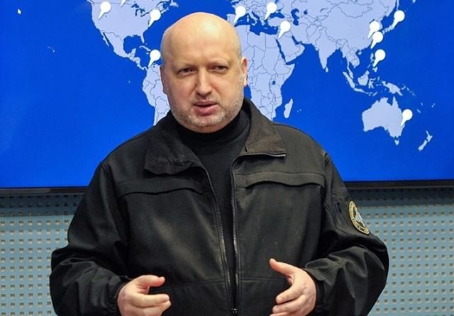 Турчинов заявил об опасности наступления России с территории Крыма