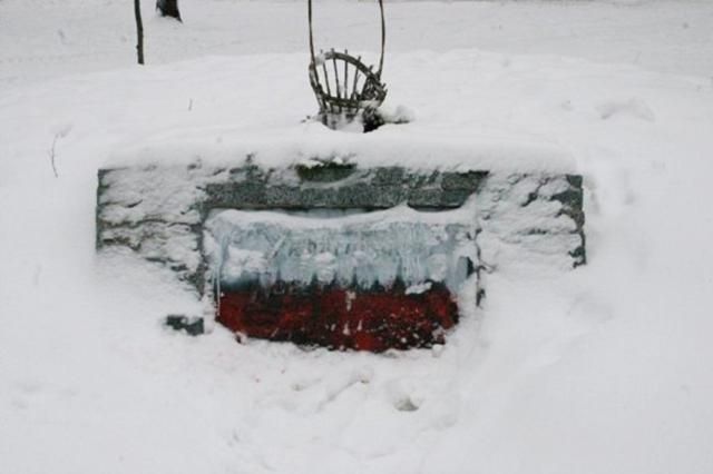 У Харкові вандали спаплюжили пам'ятний знак воїнам УПА: відео У Харкові вандали спаплюжили пам'ятний знак воїнам УПА: відео