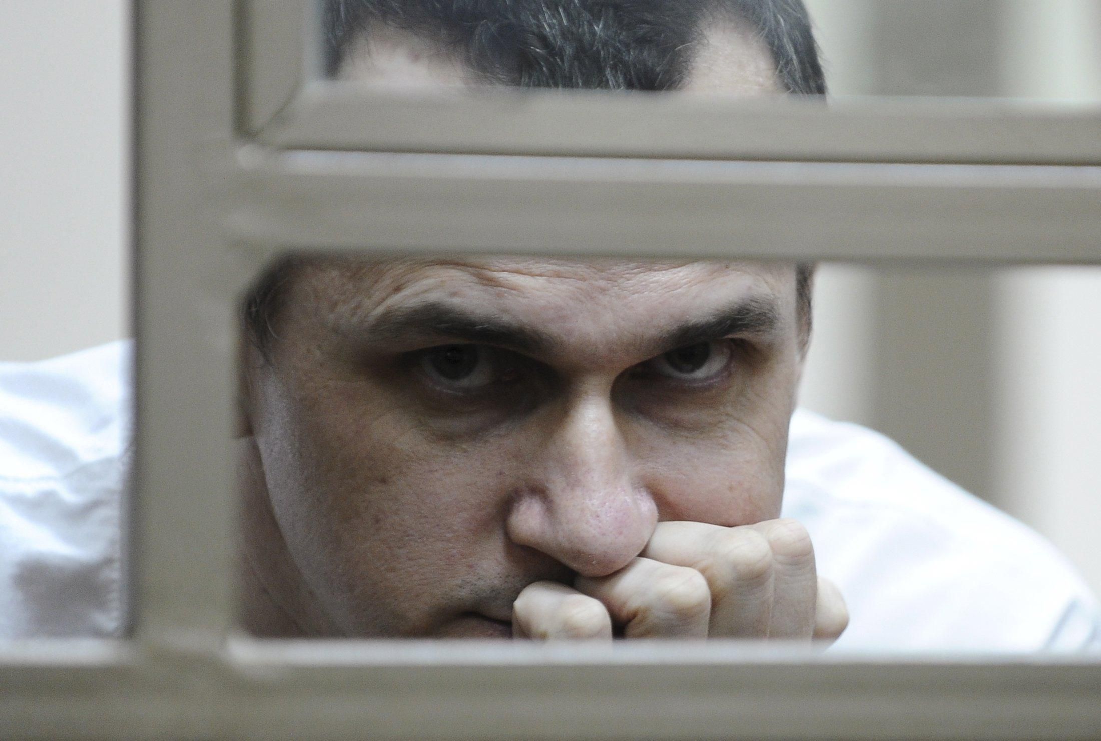 "Очень тяжелый звонок": Сенцов впервые позвонил домой из российской тюрьмы