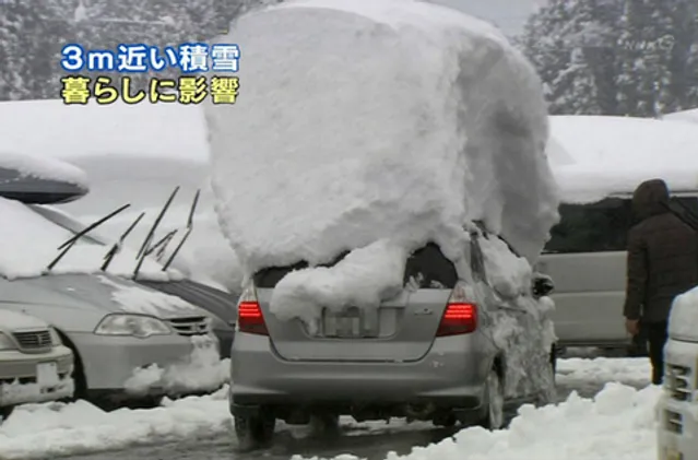 Понад 4 метри снігу випало у Японії