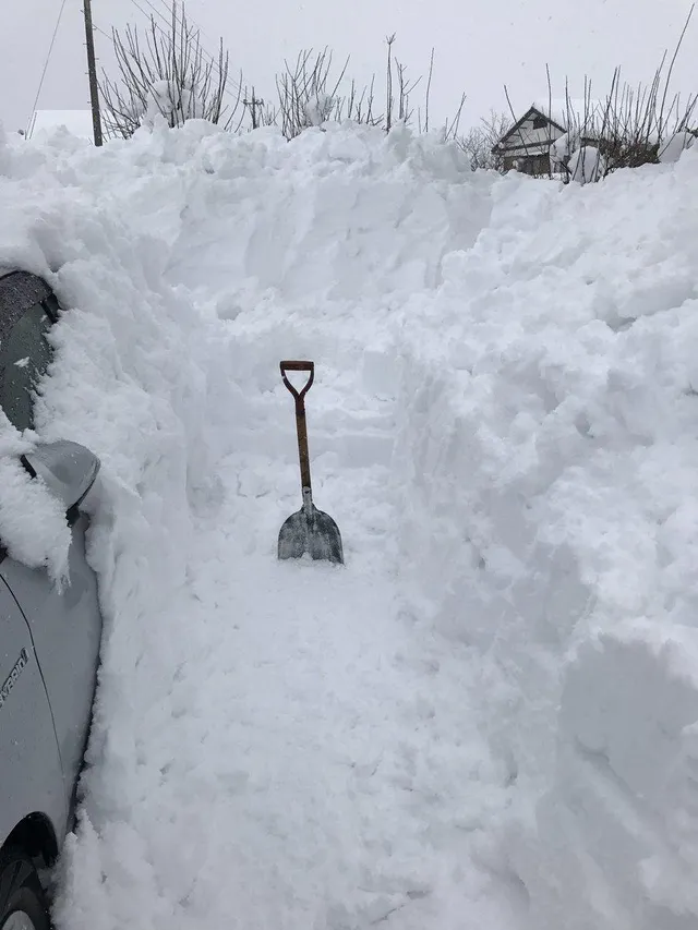 Понад 4 метри снігу випало у Японії